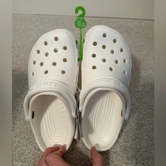CROCS Classic Clog - White NWT Size M6/W8 - Picture 1 of 3